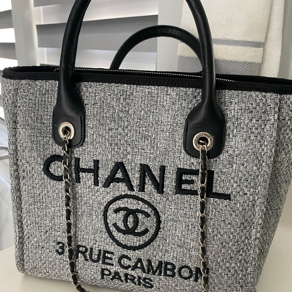 Tote bag